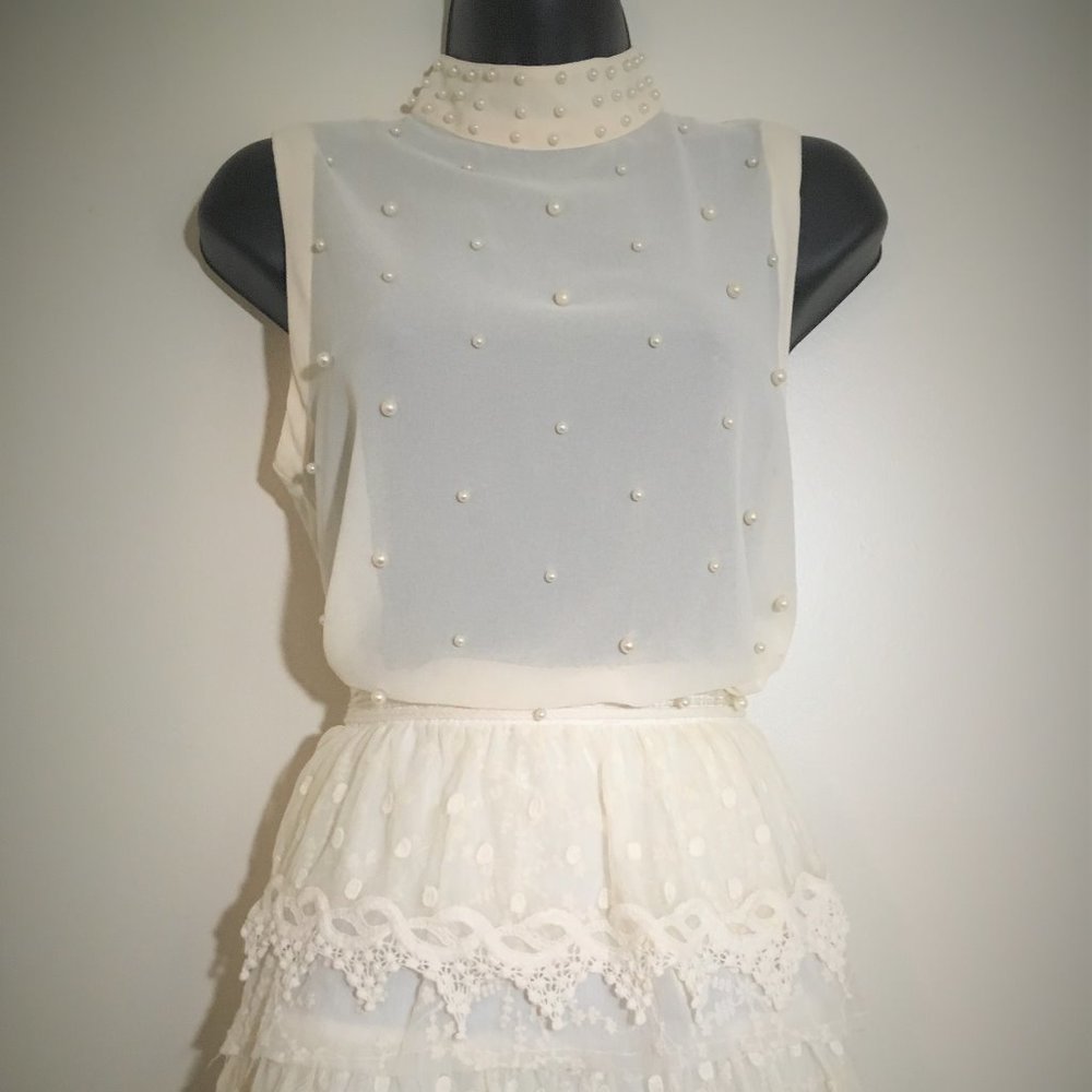 Lace skirt and pearl-top set